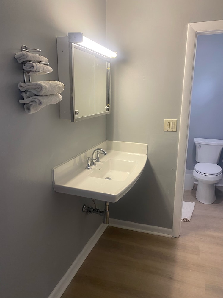 Room 14: Oceanview w/2 Doubles - Photo 3