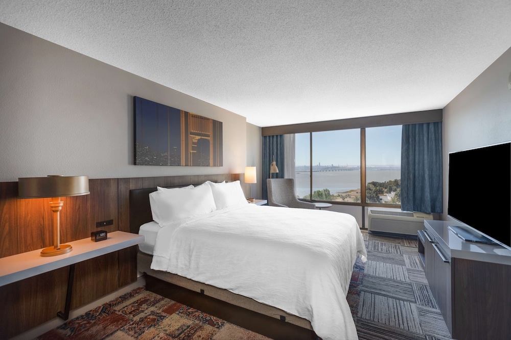 Room, 1 King Bed, Bay View (High Floor) - Photo 3