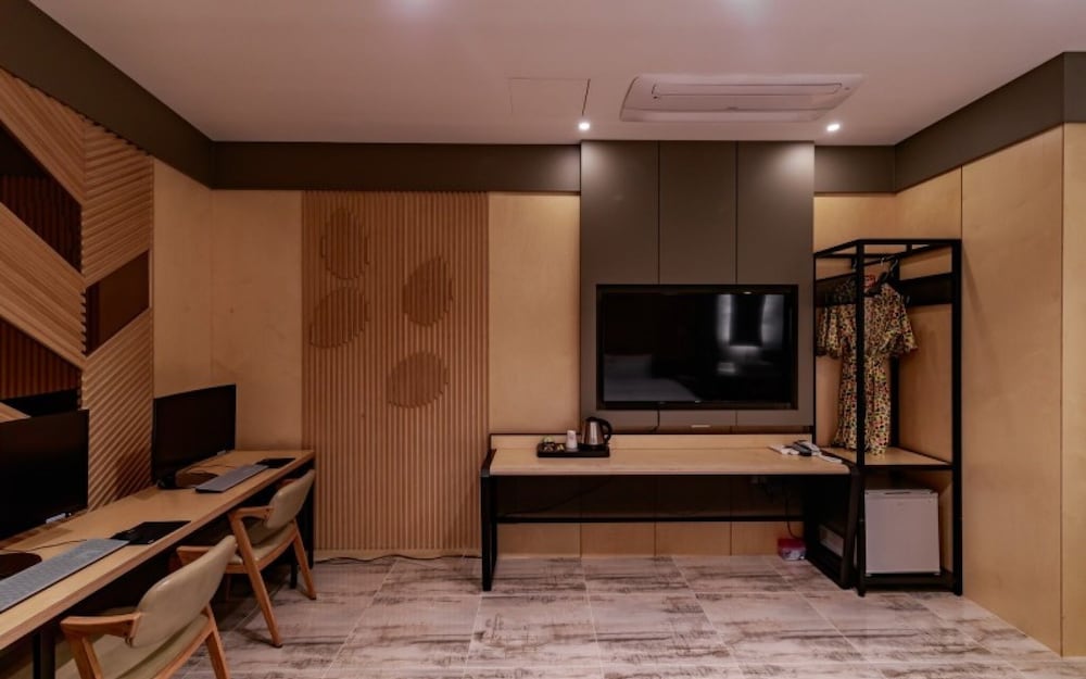 Room (PC 217) photo 1