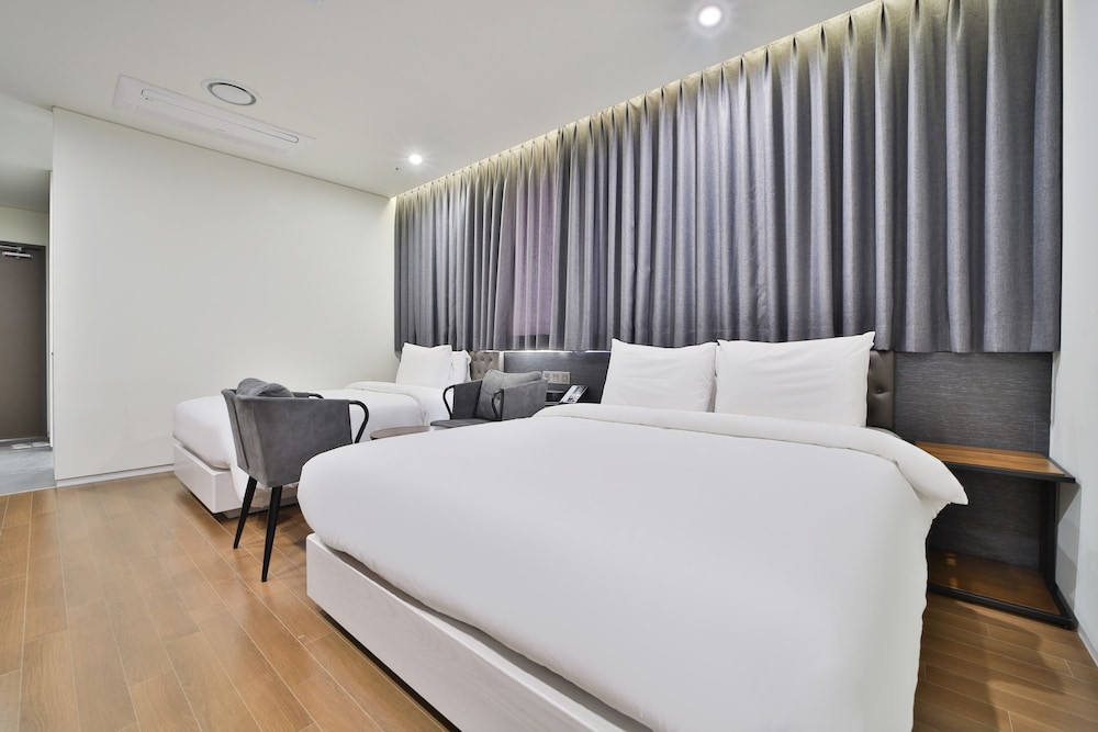 Superior Twin Room - Photo 7