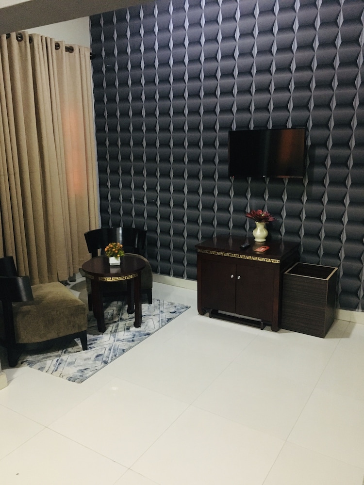 Deluxe Room - Photo 6