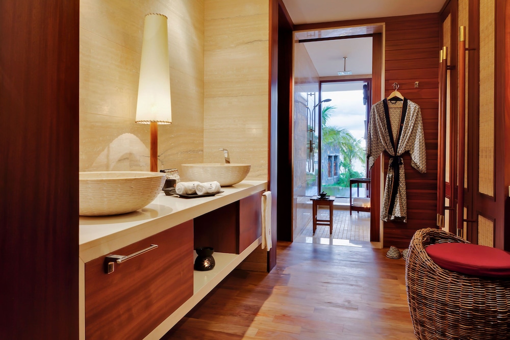 Luxury Pool Suite photo 2