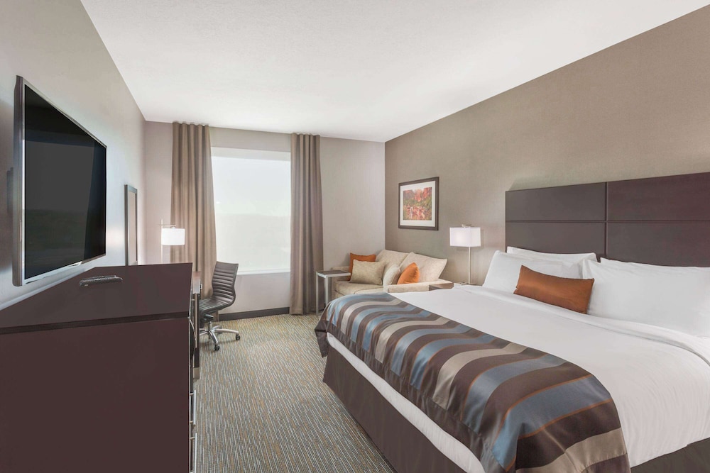 Room, 1 King Bed, Accessible, Balcony