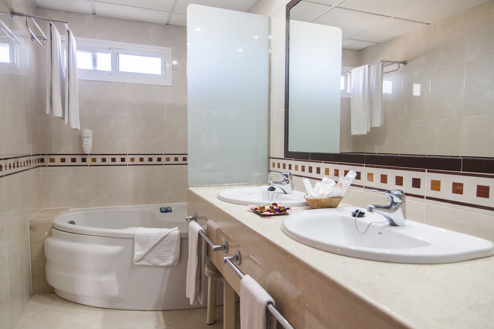 Junior Suite (2 adults + 1 child)
