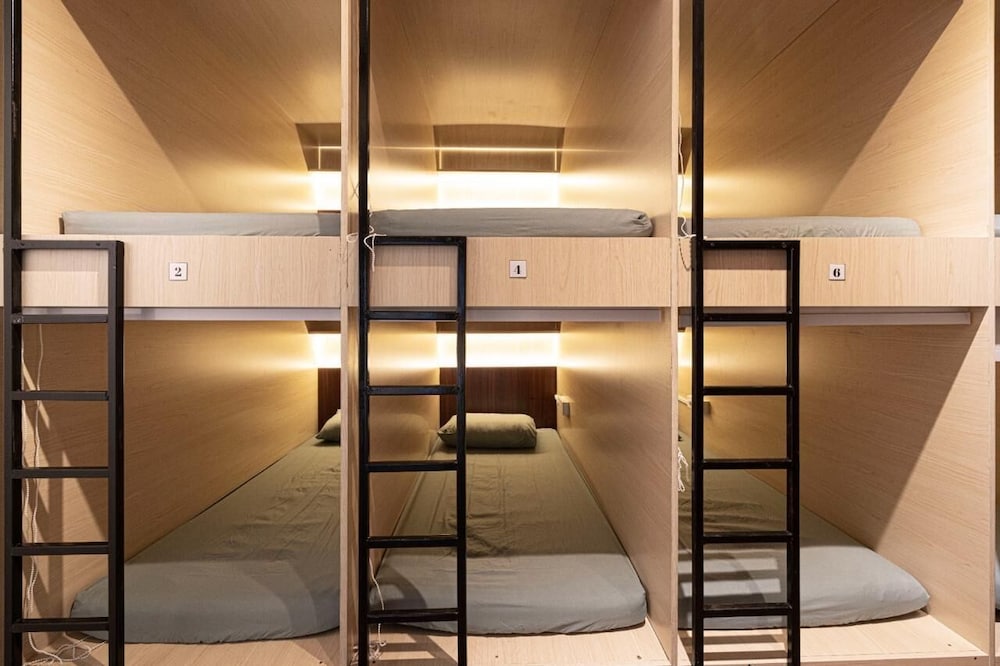 1 Bed in 6 Bed Female Dorm Ensuite photo 1