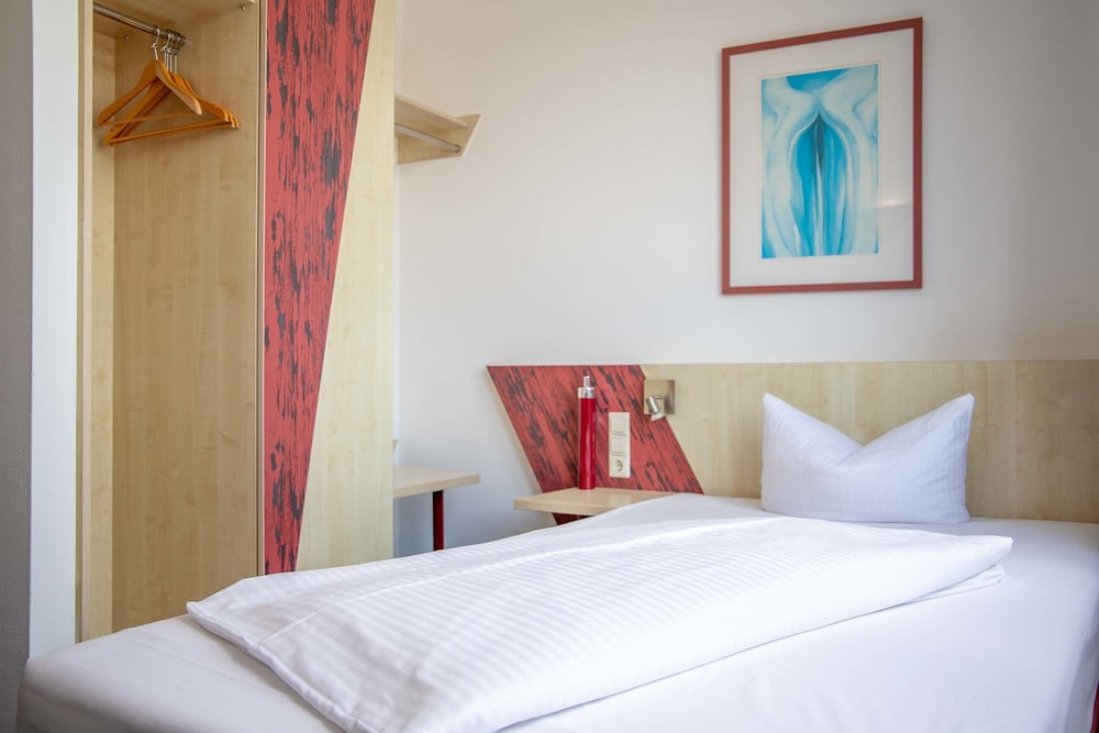 Single Room photo 2