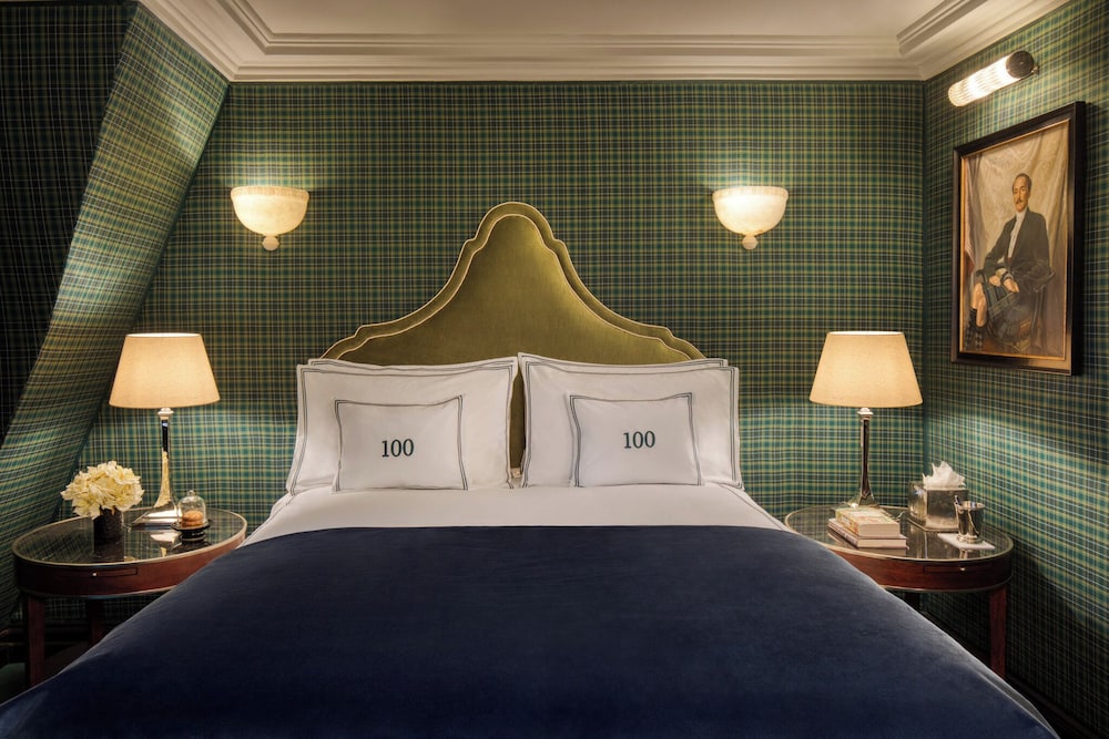 Executive Room, 1 King Bed (Castle View) - Photo 1
