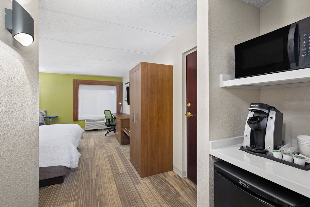 Standard Room, 1 King Bed - Photo 1