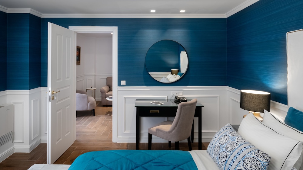 Junior Suite, 1 King Bed with Sofa bed, Balcony photo 1