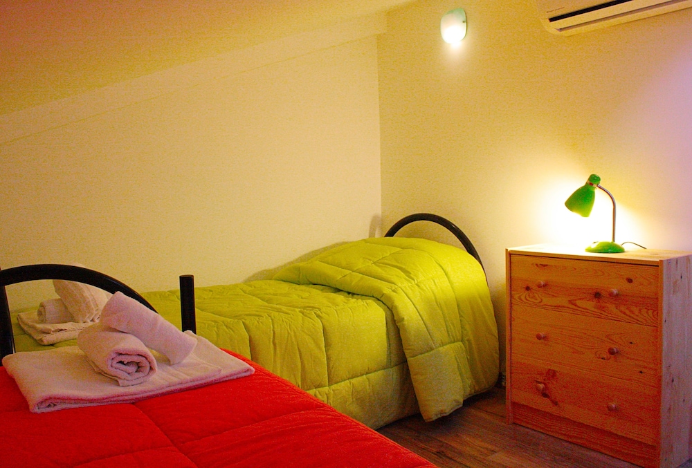 Twin Room, 2 Twin Beds (Private Dorm - Mansard)