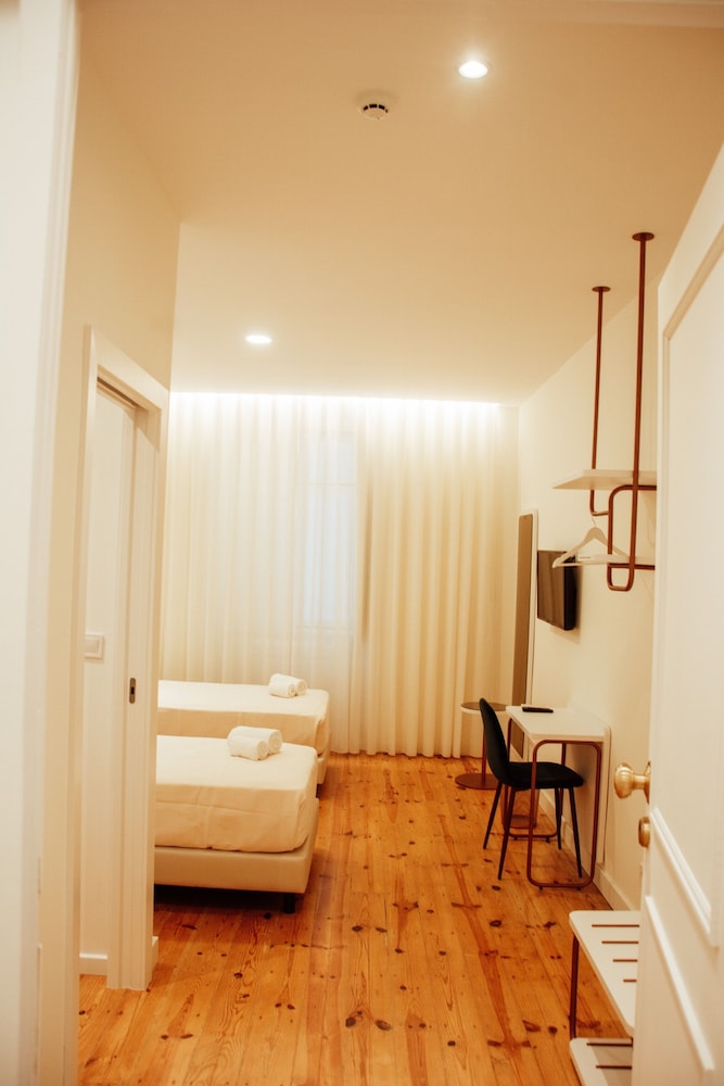 Classic Comfort King or Twin Room - Photo 12