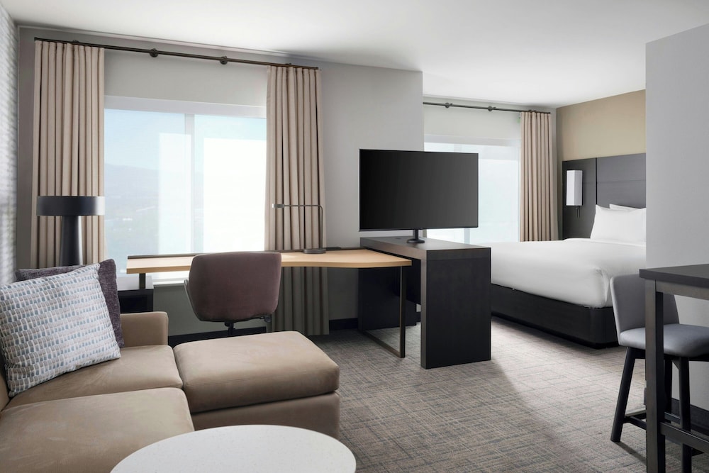 Suite, 1 Bedroom (Mobility Accessible, Roll-In Shower) photo 2