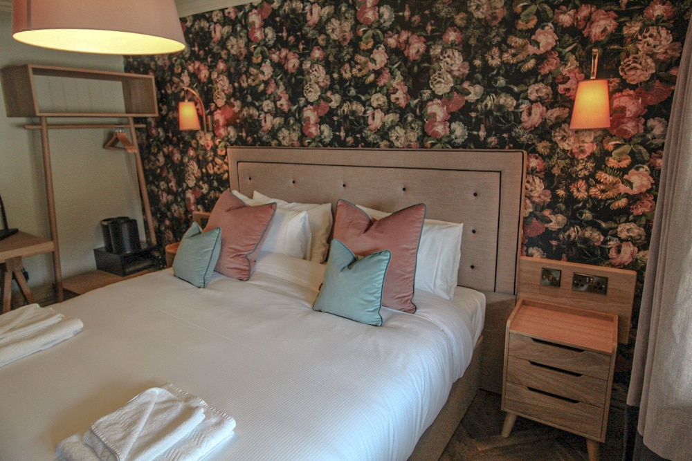 Superior Double Room, Ensuite - Photo 17
