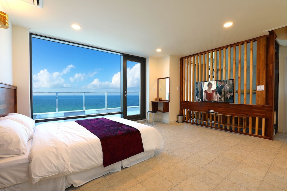 Duplex, Sea View (A # 301)