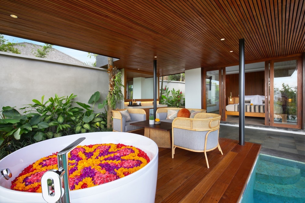 Grand 2 Bedroom Private Pool Villa with Ricefield View - Photo 8