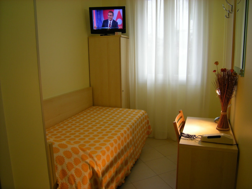 Double or Twin Room - Photo 2