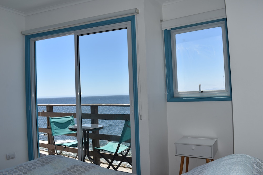 Basic Room, 1 Queen Bed, Private Bathroom, Sea View photo 2