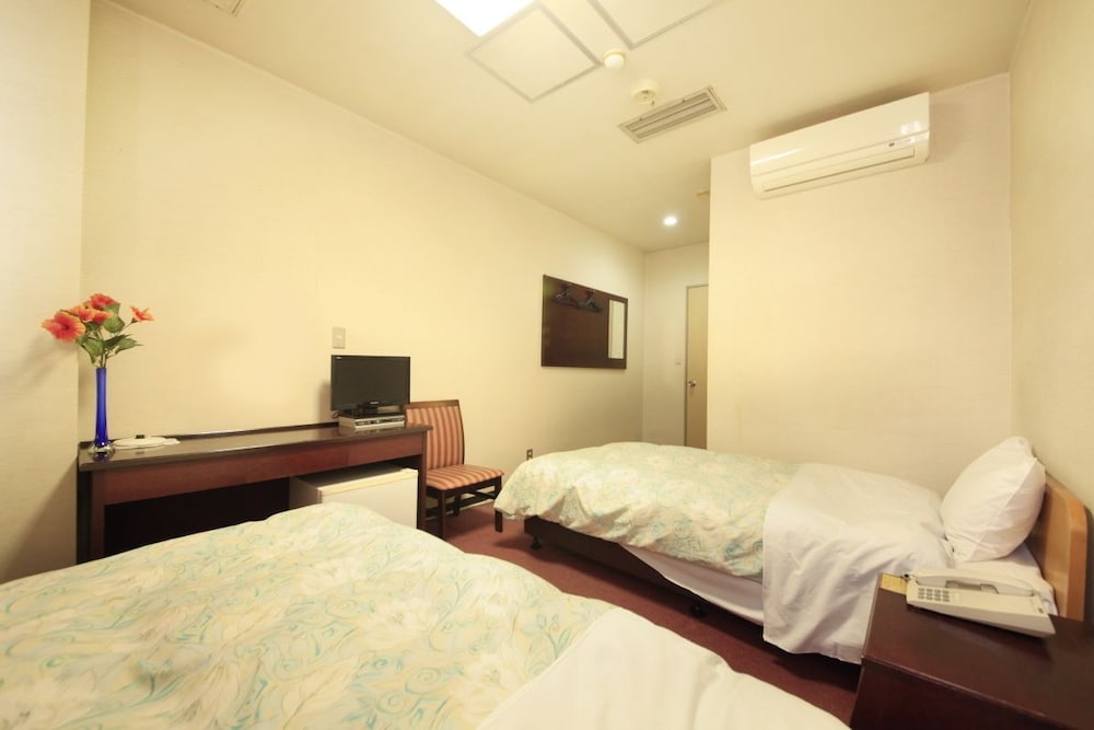 Twin Room, 2 Bedrooms, Non Smoking photo 3