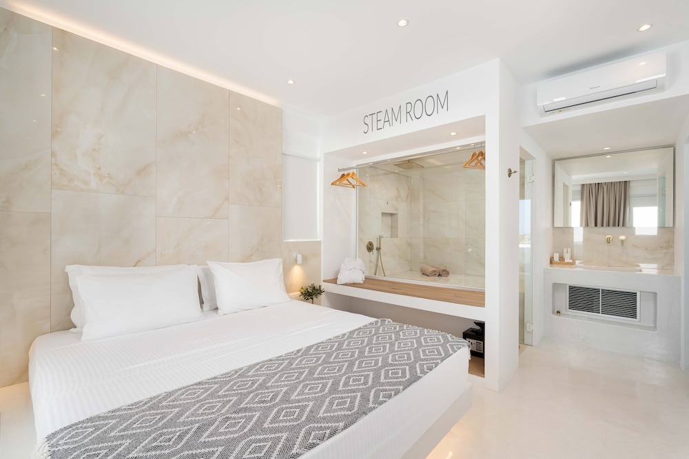 Suite with Sea View, Private Hot Tub & Steam Room (B3)