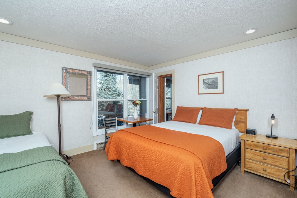 Room, 2 Bedrooms