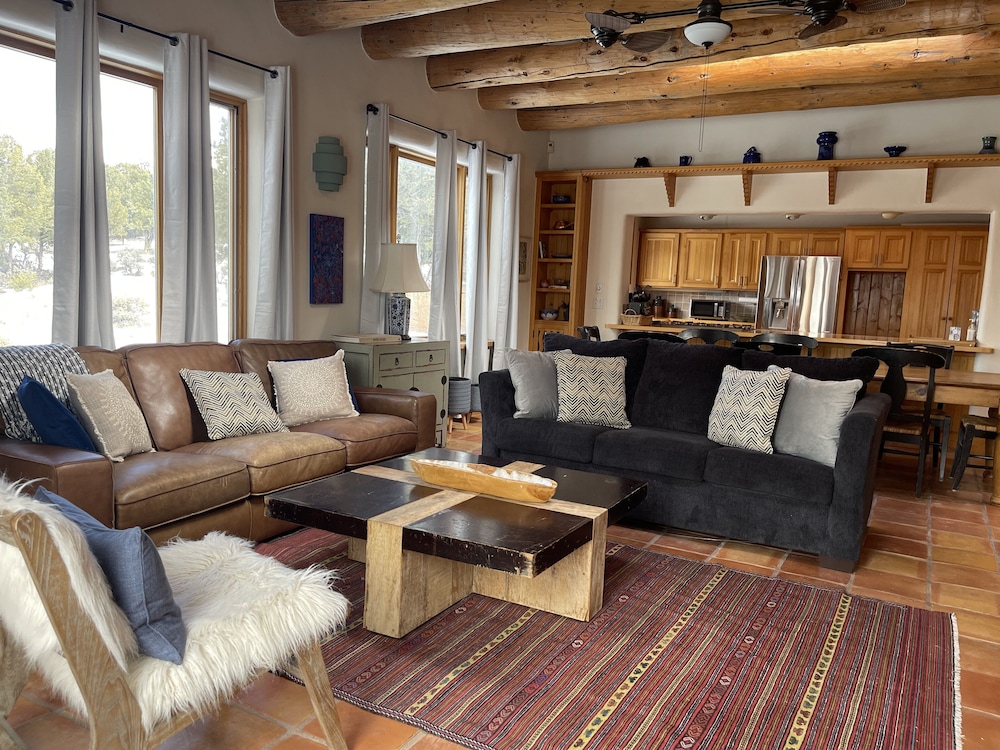 Family House, 2 Bedrooms, Pool Access, Mountain View photo 1