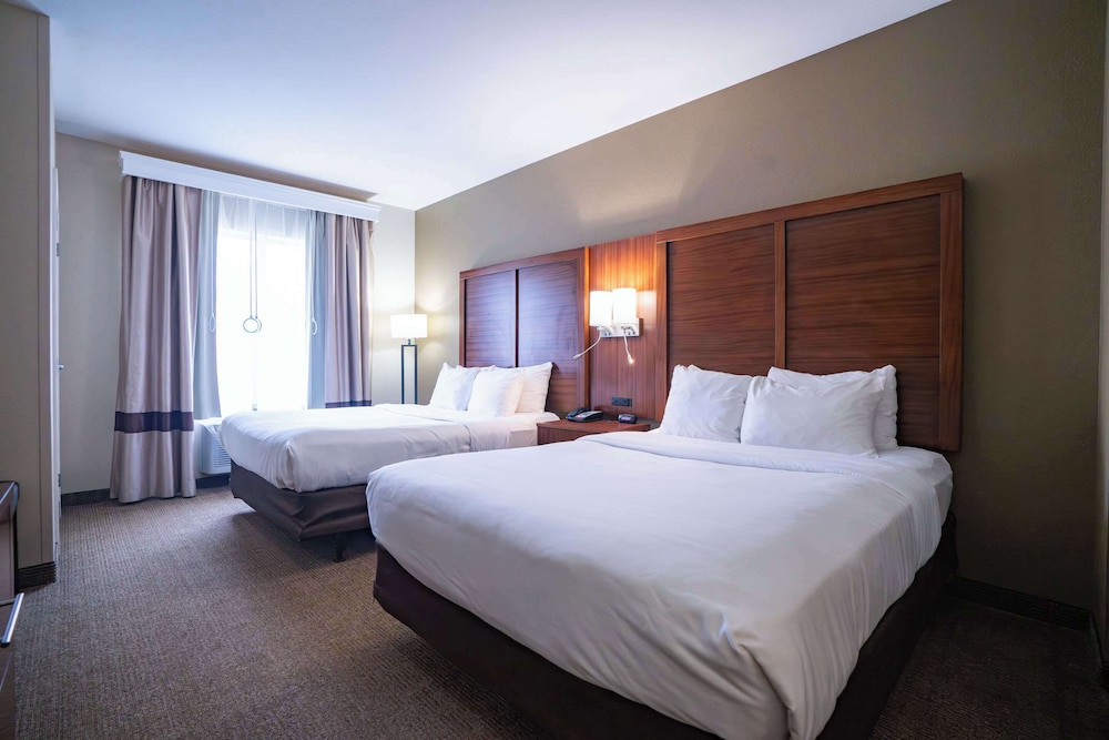 Suite, 1 Queen Bed, Accessible, Non Smoking - Photo 1