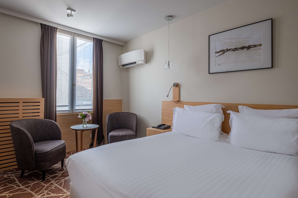 Deluxe Room, 1 Queen Bed, Non Smoking