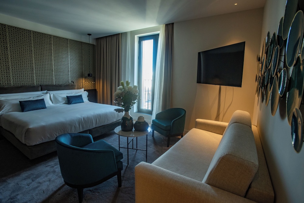 Executive Suite, Balcony, City View
