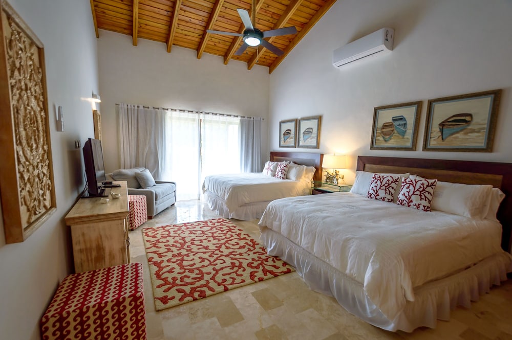Luxury Villa photo 2