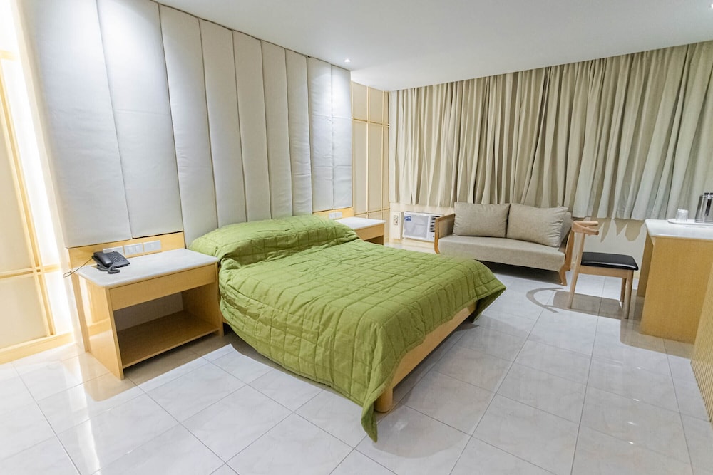 Executive Studio, 1 Queen Bed, City View photo 2