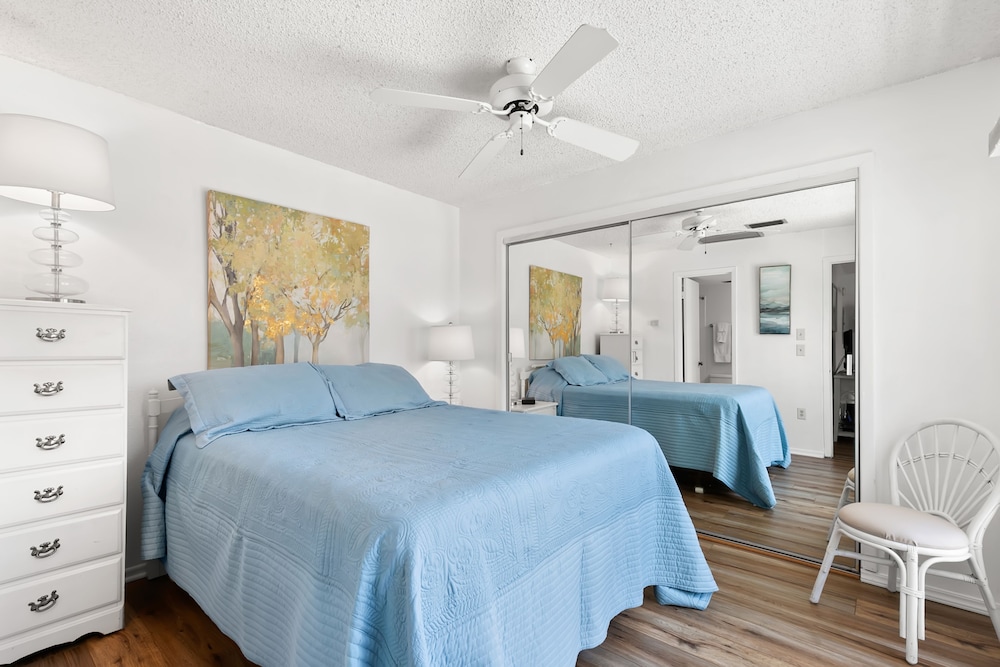 Condo, 1 Queen Bed With Sofa Bed (#151h - No Pets Allowed) photo 2