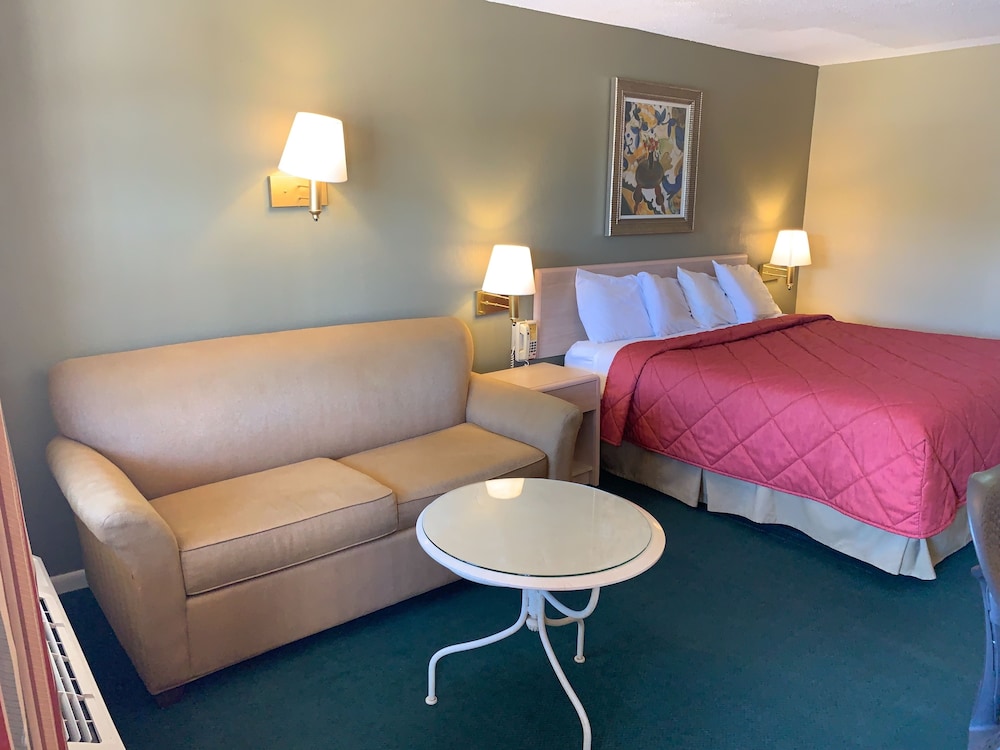 Room, 1 King Bed, Non Smoking (Deluxe) - Photo 3