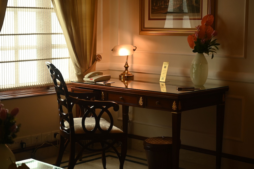Luxury Suite - Photo 5