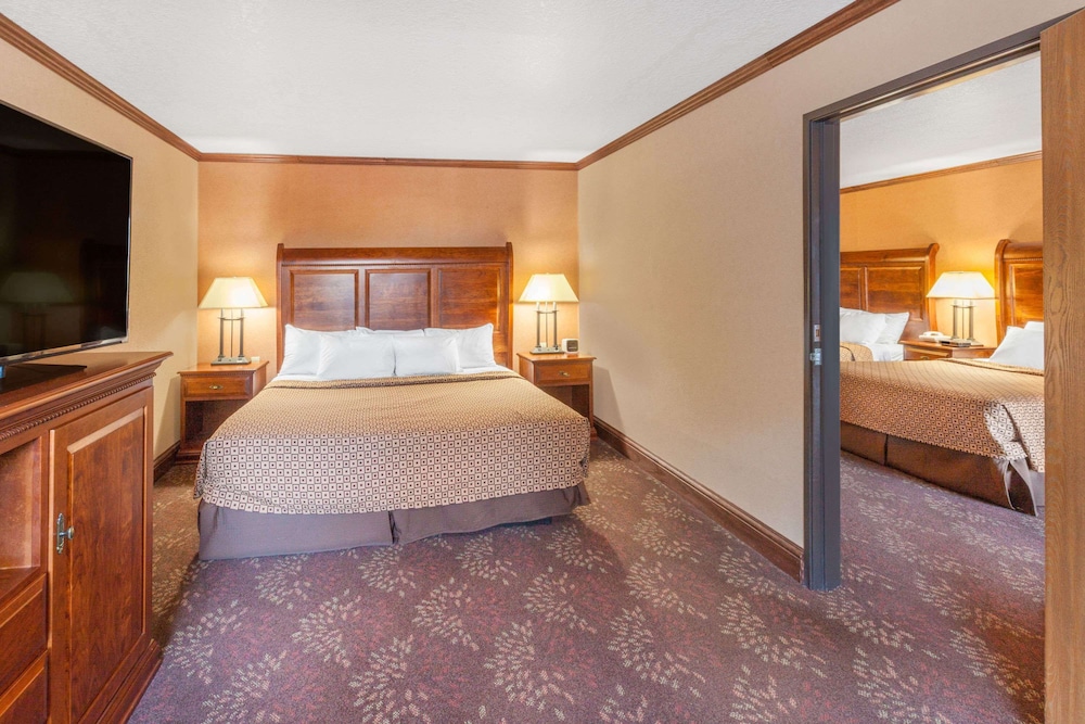Suite, 2 Bedrooms, Balcony photo 3