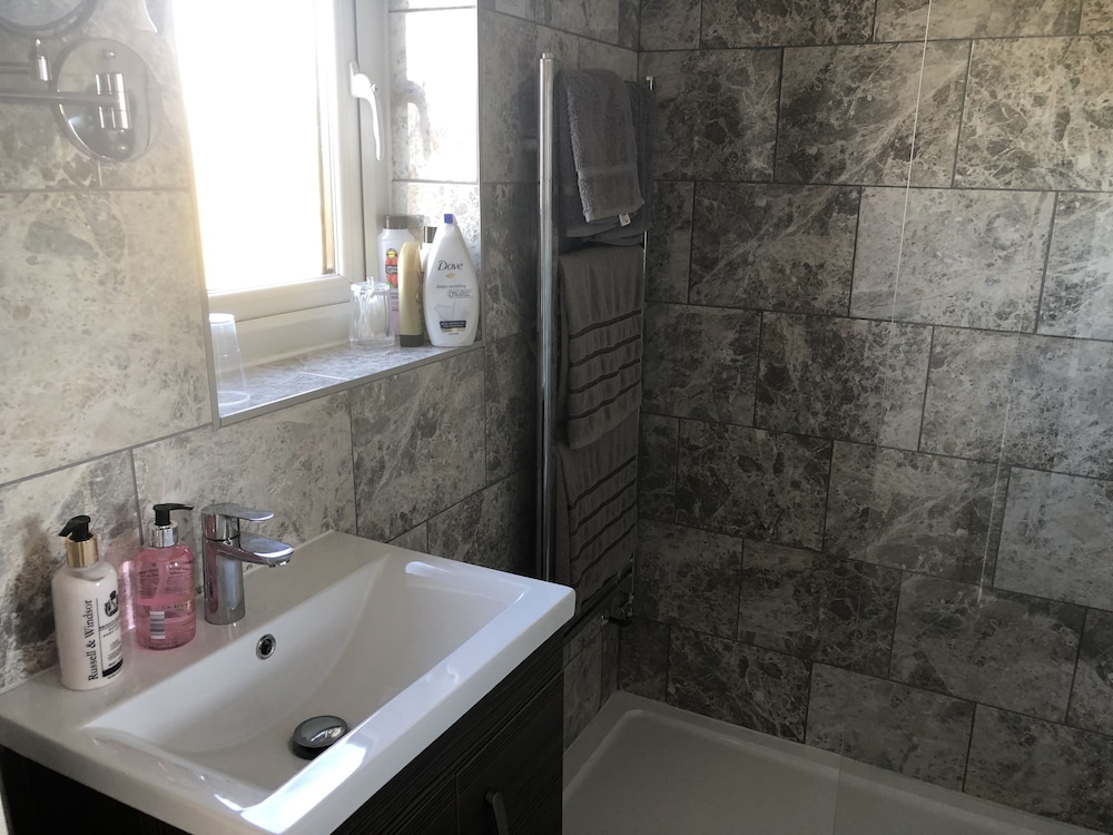 Twin Room, Ensuite photo 3
