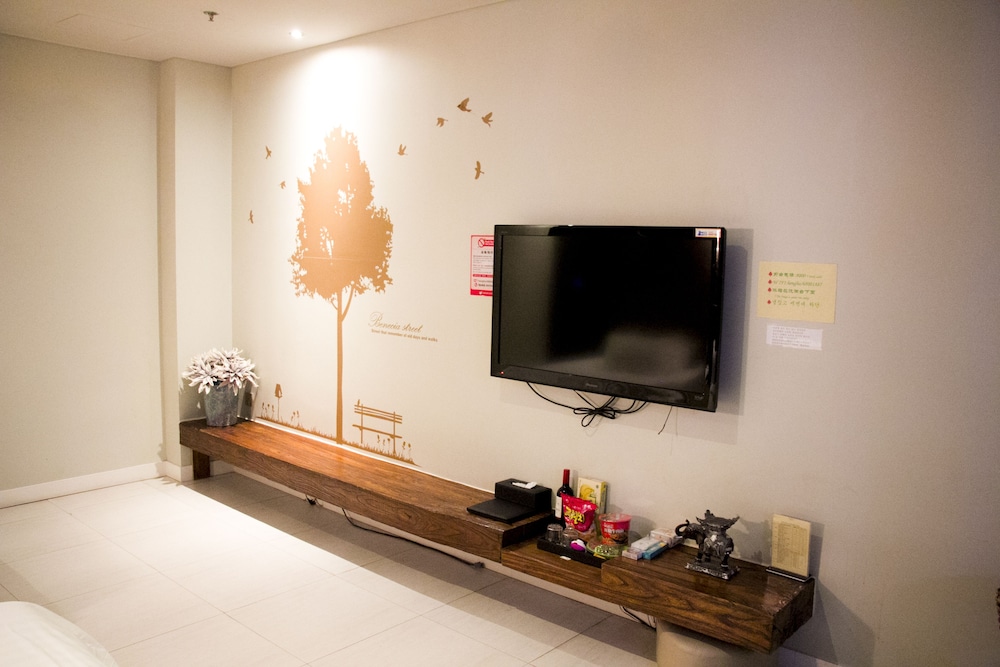 Family Room B photo 1