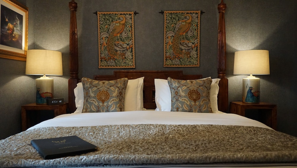 Superior Double Room, Ensuite (Super King Bed) photo 2