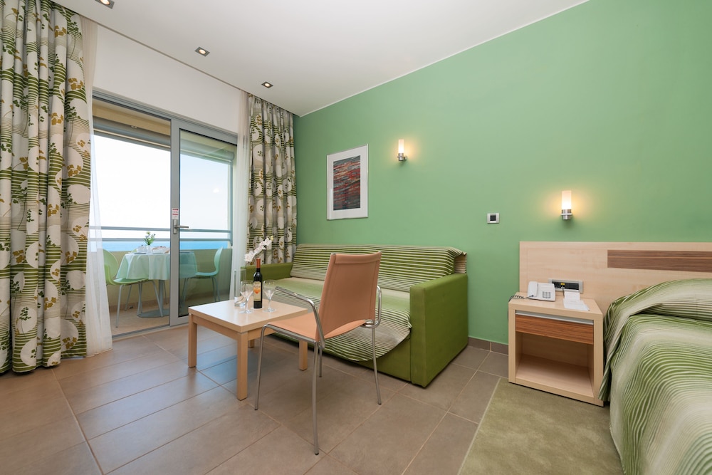 Premium Triple Room, Balcony photo 1