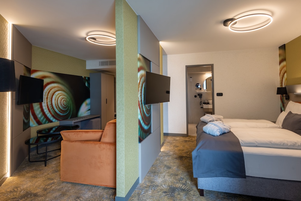 Deluxe Room - Photo 7