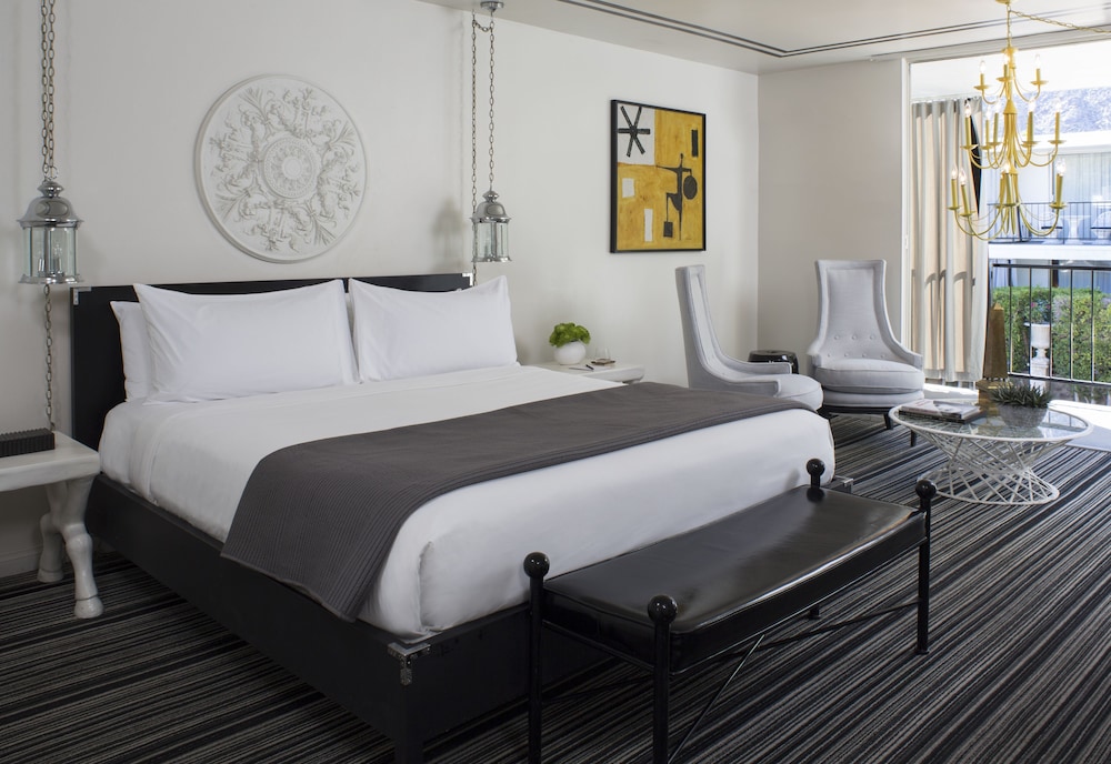 Suite, 1 King Bed, Accessible - Photo 1