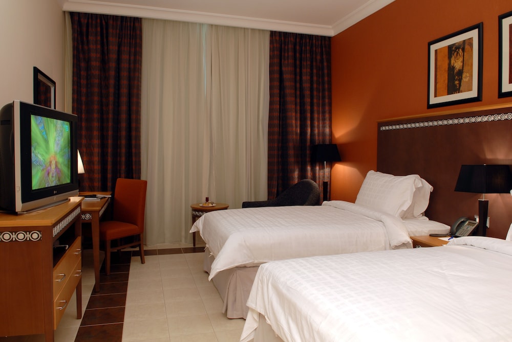Standard Room, 2 Twin Beds, Pool View - Photo 2