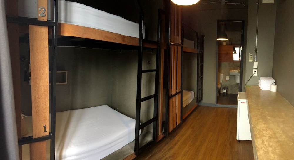 Quadruple Room with Private Bathroom photo 1