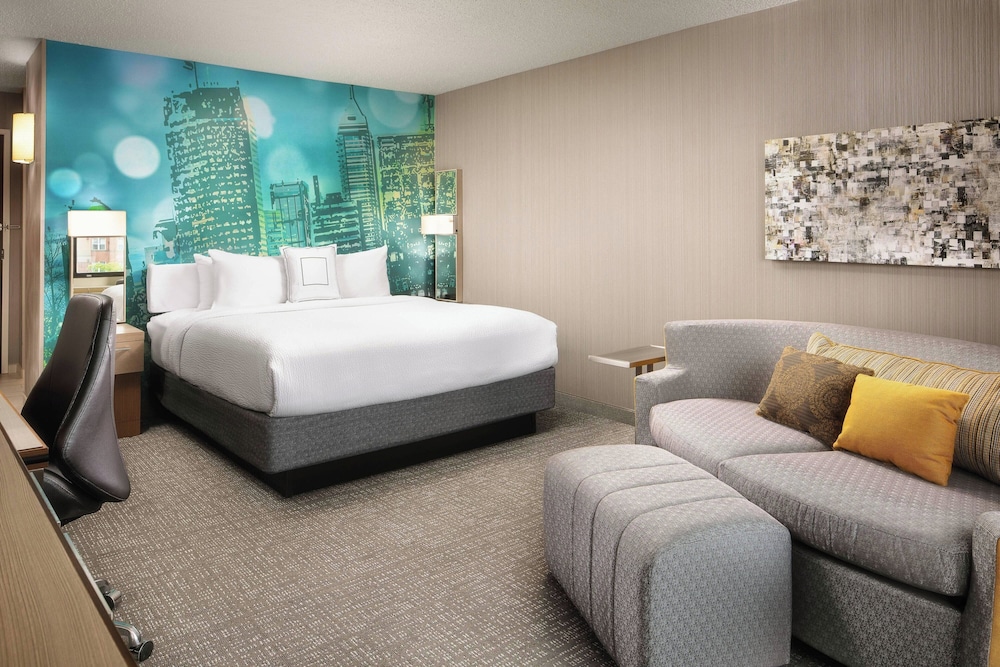 Room, 1 King Bed with Sofa bed (Mobility/Hearing Accessible, Tub) - Photo 1