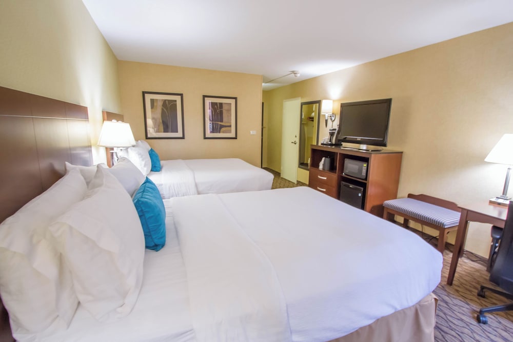 Premium Room, 2 Queen Beds, Pool Access - Photo 1