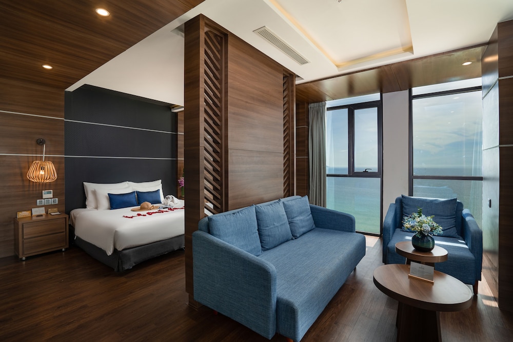 Beachfront Diamond Suite