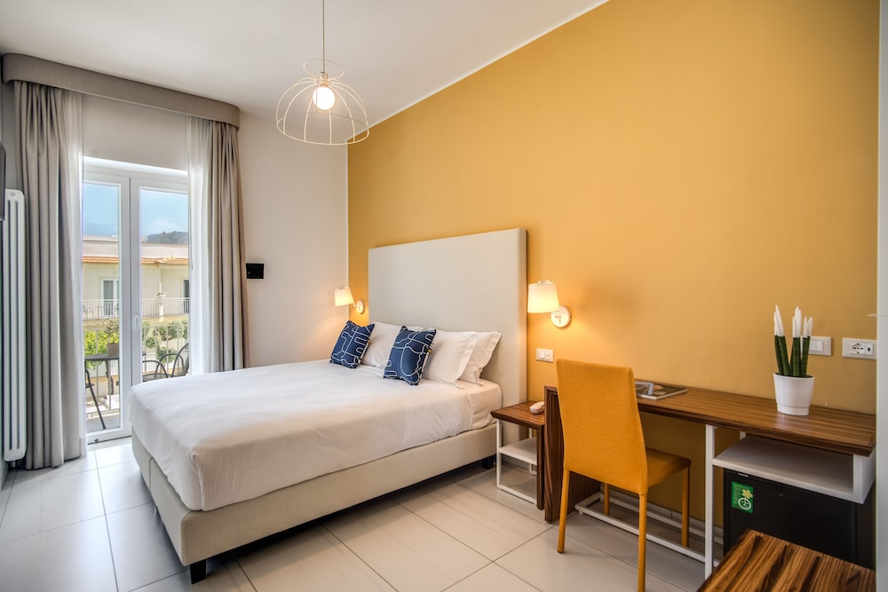 Double or Twin Room, Pool View photo 1
