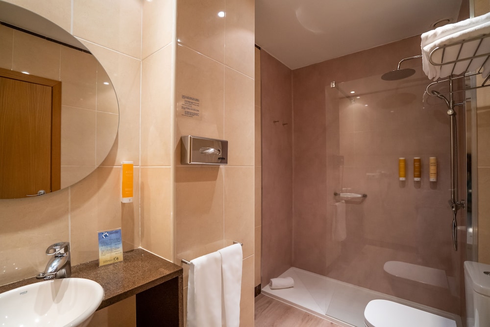 Family Quadruple Room - Photo 19