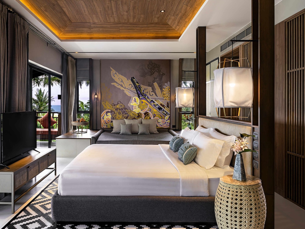 Deluxe Suite, 1 King Bed with Sofa bed