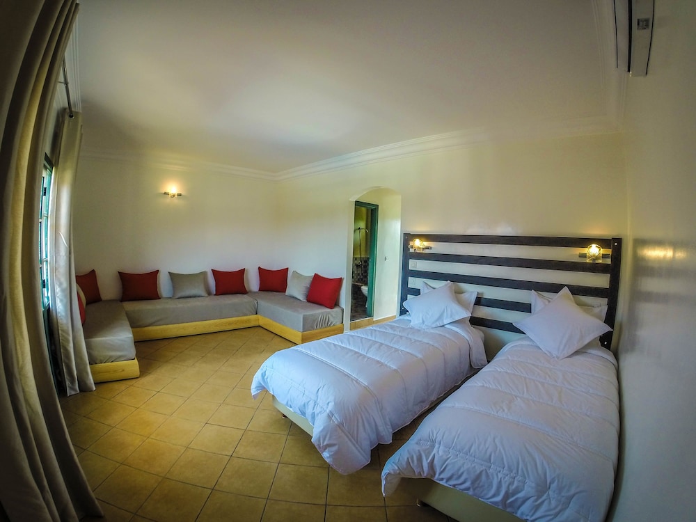 Comfort Double or Twin Room, 1 King Bed, Accessible, Pool View photo 2