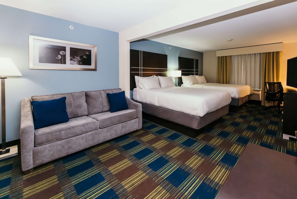 Suite, Multiple Beds, Non Smoking - Photo 1
